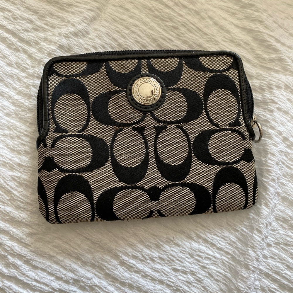 Small coach pouch